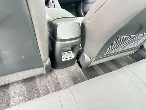 Used 2025 Hyundai Elantra SEL image 25