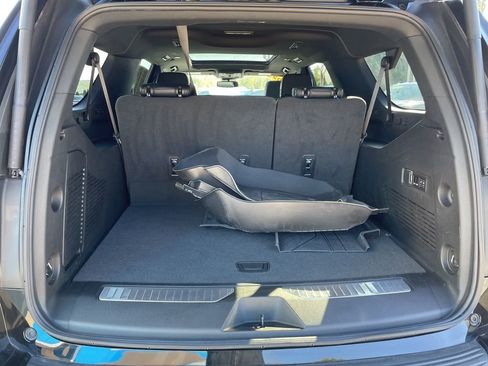 Used 2023 Chevrolet Suburban Z71 w/ Luxury Package image 53