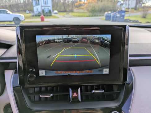 Used 2024 Toyota Corolla Cross XLE image 12