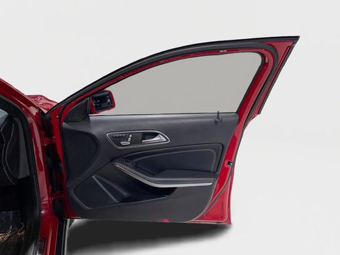 Used 2019 Mercedes-Benz GLA 250 w/ Convenience Package image 25