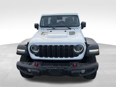 Used 2024 Jeep Wrangler Unlimited Rubicon image 2