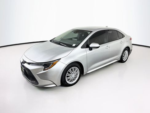 Used 2022 Toyota Corolla LE FWD image 3