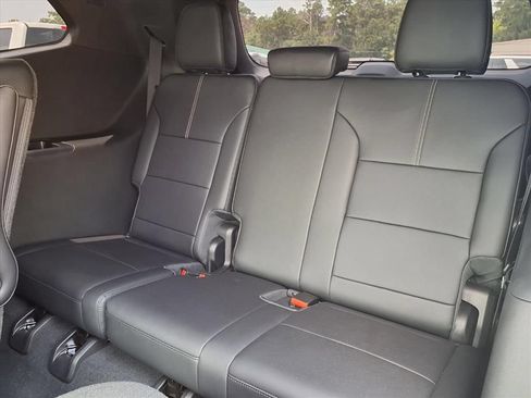 Used 2025 GMC Acadia Elevation w/ Elevation Premium Package FWD image 11