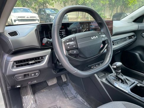 Used 2025 Kia K4 EX FWD image 9