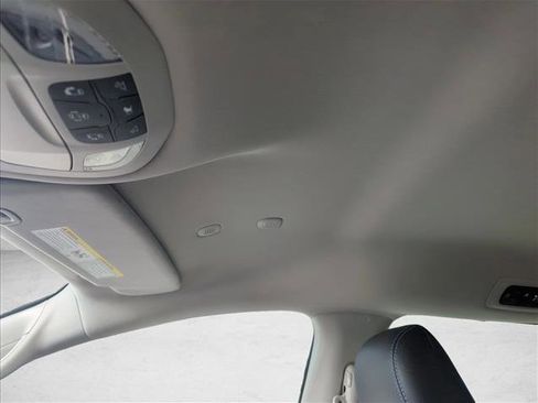 Used 2021 Chrysler Pacifica Touring-L image 11