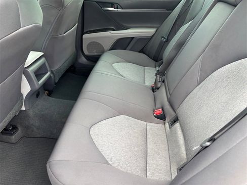 Used 2021 Toyota Camry LE image 28