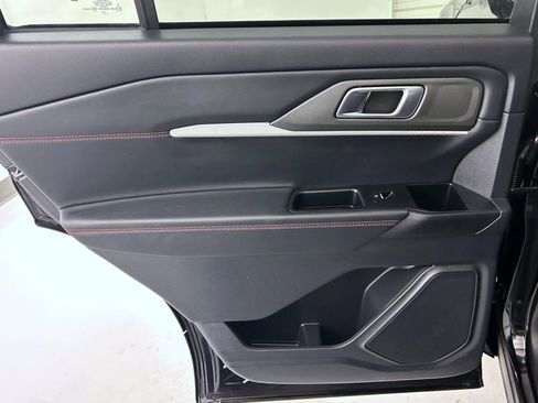 Used 2025 Ford Explorer ST-Line w/ ST-Line Street Pack image 22