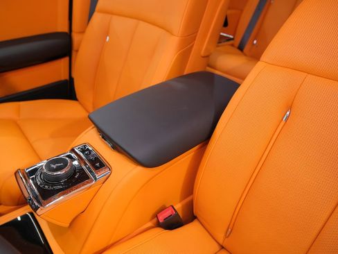 Used 2025 Rolls-Royce Phantom Sedan RWD image 31
