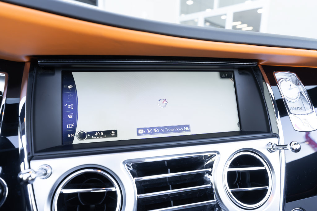 Used 2018 Rolls-Royce Dawn RWD image 33