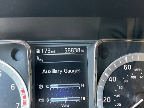 Used 2017 Nissan Titan SV AWD/4WD image 40