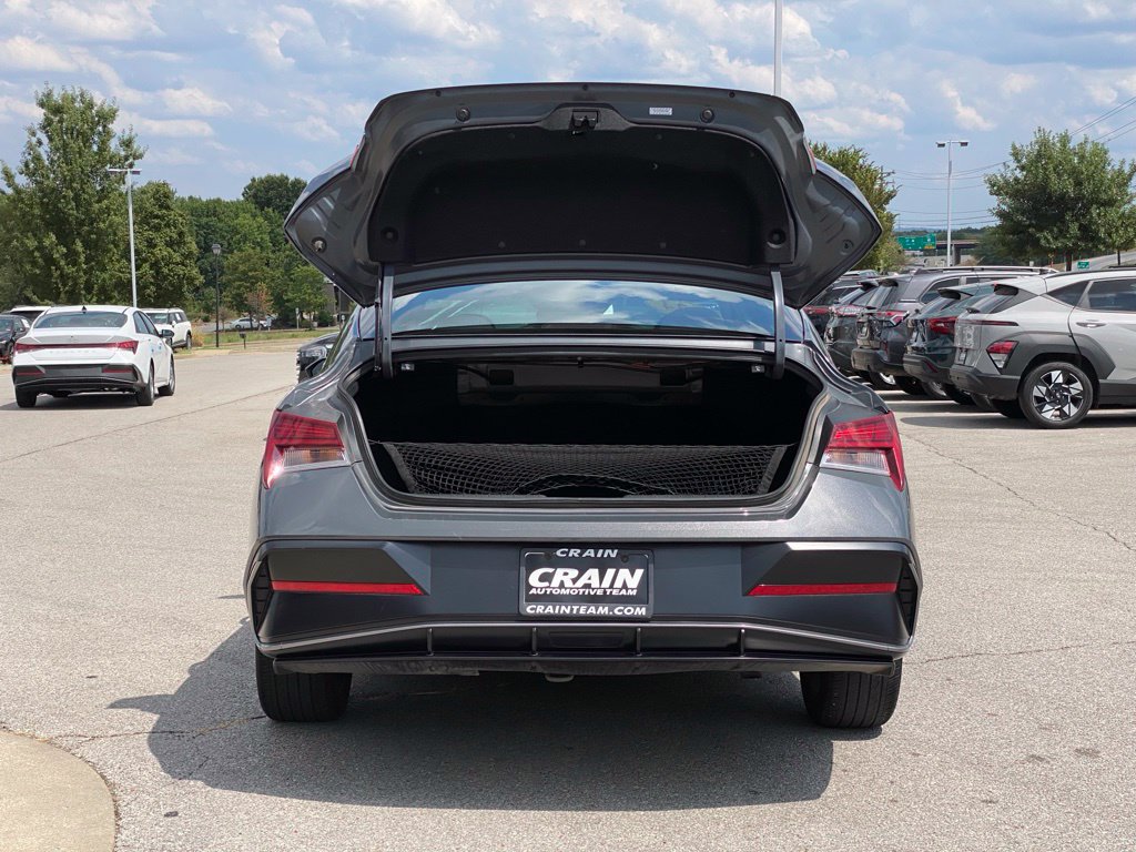 Used 2024 Hyundai Elantra SEL w/ Convenience Package FWD image 7