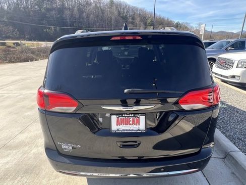 Used 2020 Chrysler Pacifica Touring-L Plus w/ Advanced Safetytec Group image 4