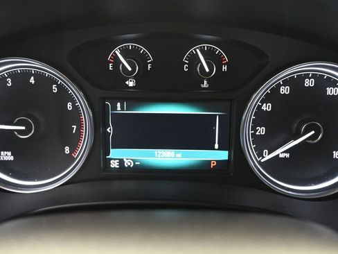 Used 2018 Buick Enclave Essence image 40