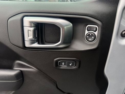 Used 2024 Jeep Wrangler Willys image 19