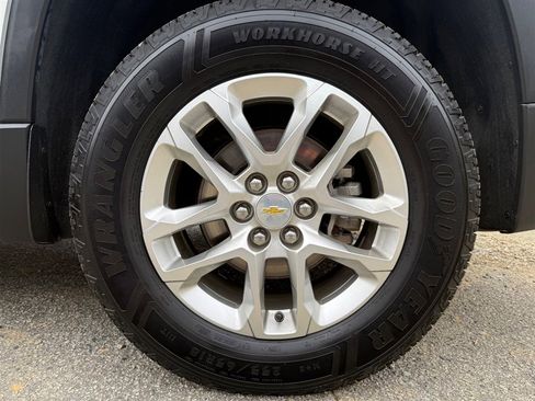 Used 2021 Chevrolet Traverse LS image 34