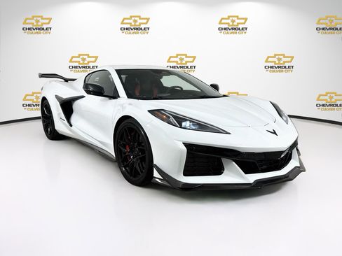 Used 2025 Chevrolet Corvette Z06 w/ Z07 Performance Package RWD image 1