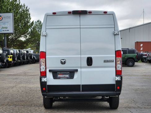 Used 2025 RAM ProMaster 2500 w/ Convenience Group FWD image 11