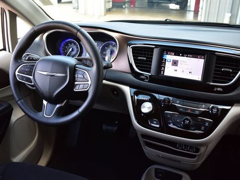 Used 2023 Chrysler Voyager LX FWD image 30