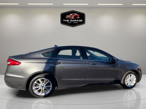Used 2020 Ford Fusion SE image 9