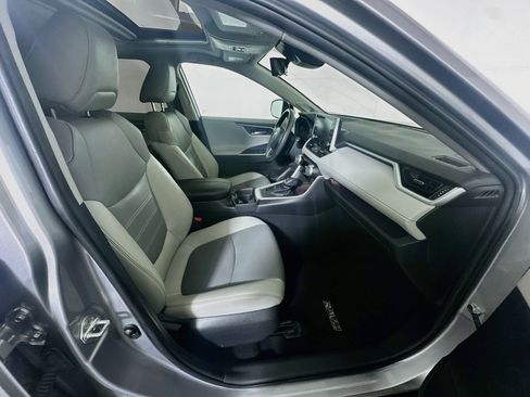 Used 2019 Toyota RAV4 Limited w/ Cold Weather Package FWD image 34