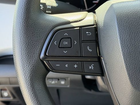 Certified 2025 Toyota Sienna LE FWD image 23