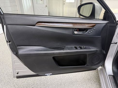 Used 2013 Lexus ES 350 w/ Luxury Pkg FWD image 22