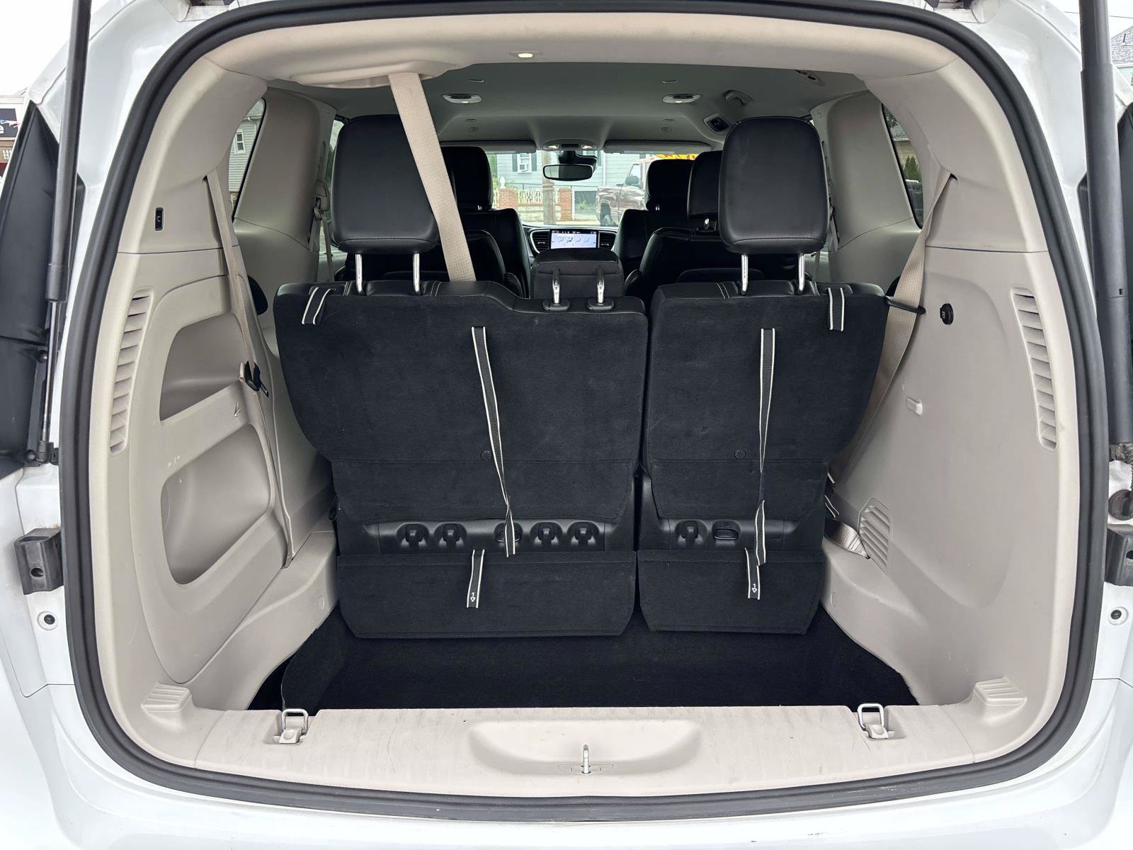 Used 2024 Chrysler Pacifica Touring-L FWD image 17