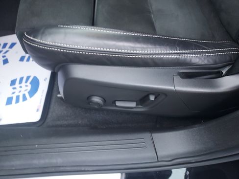 Used 2021 Volvo XC40 P8 Recharge image 16