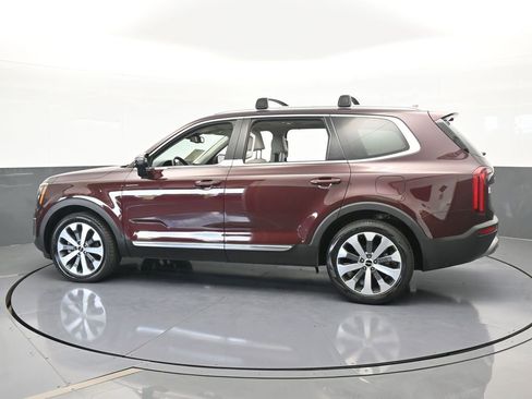 Used 2022 Kia Telluride EX w/ EX Premium Package image 3