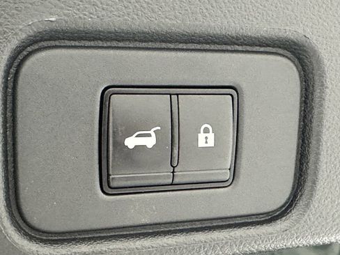 Used 2023 Nissan Pathfinder Platinum image 22