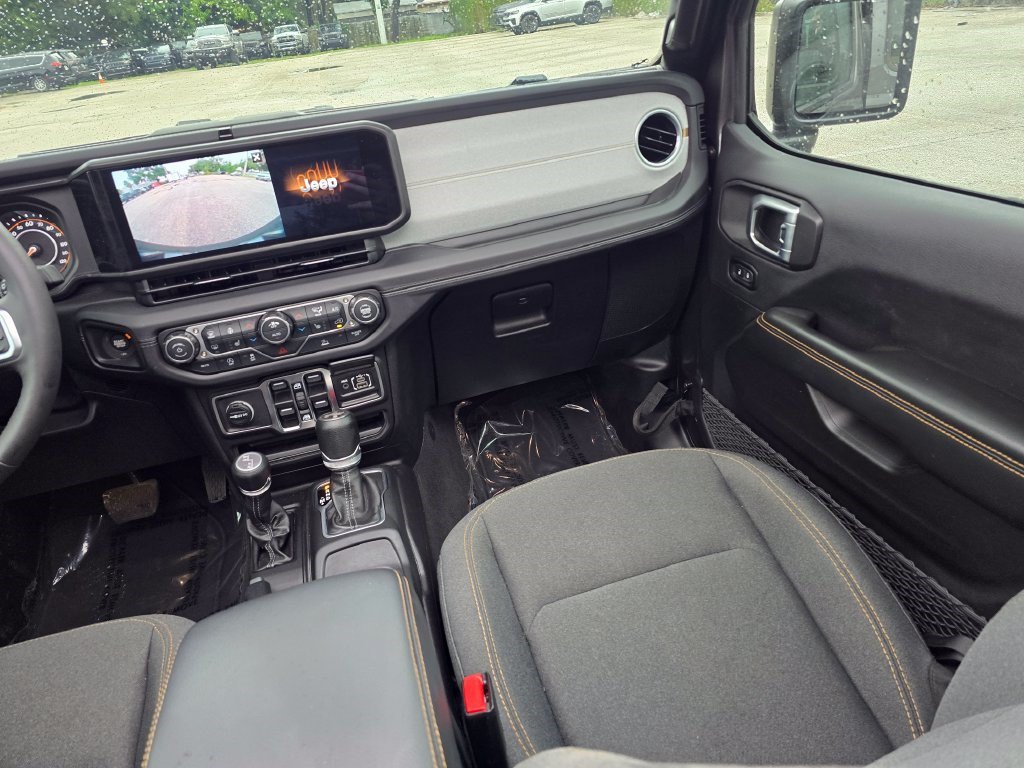 Used 2026 Jeep Wrangler Unlimited Sahara AWD/4WD image 35