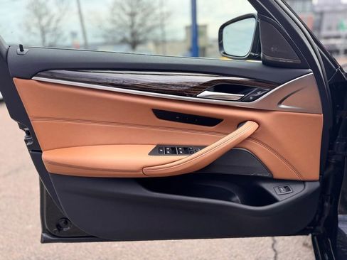 Used 2023 BMW 530i xDrive w/ Premium Package image 11