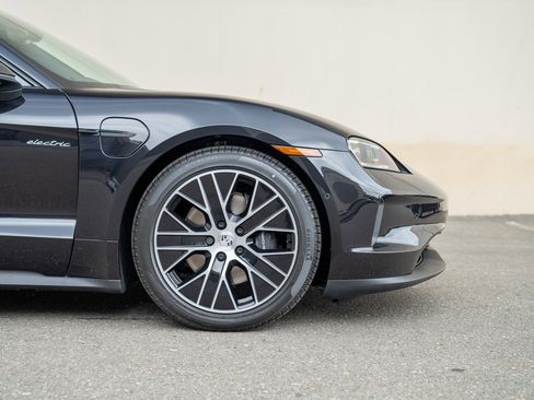 Certified 2025 Porsche Taycan AWD/4WD image 9