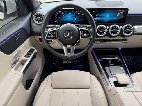 Certified 2022 Mercedes-Benz GLB 250 4MATIC image 11