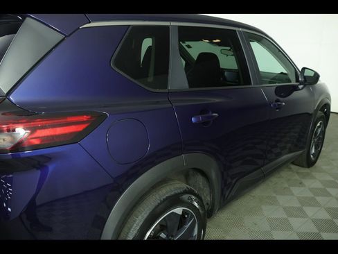 Used 2025 Nissan Rogue SV image 15