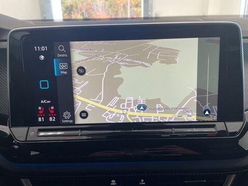 Used 2025 Volkswagen Atlas Cross Sport SEL R-Line image 19