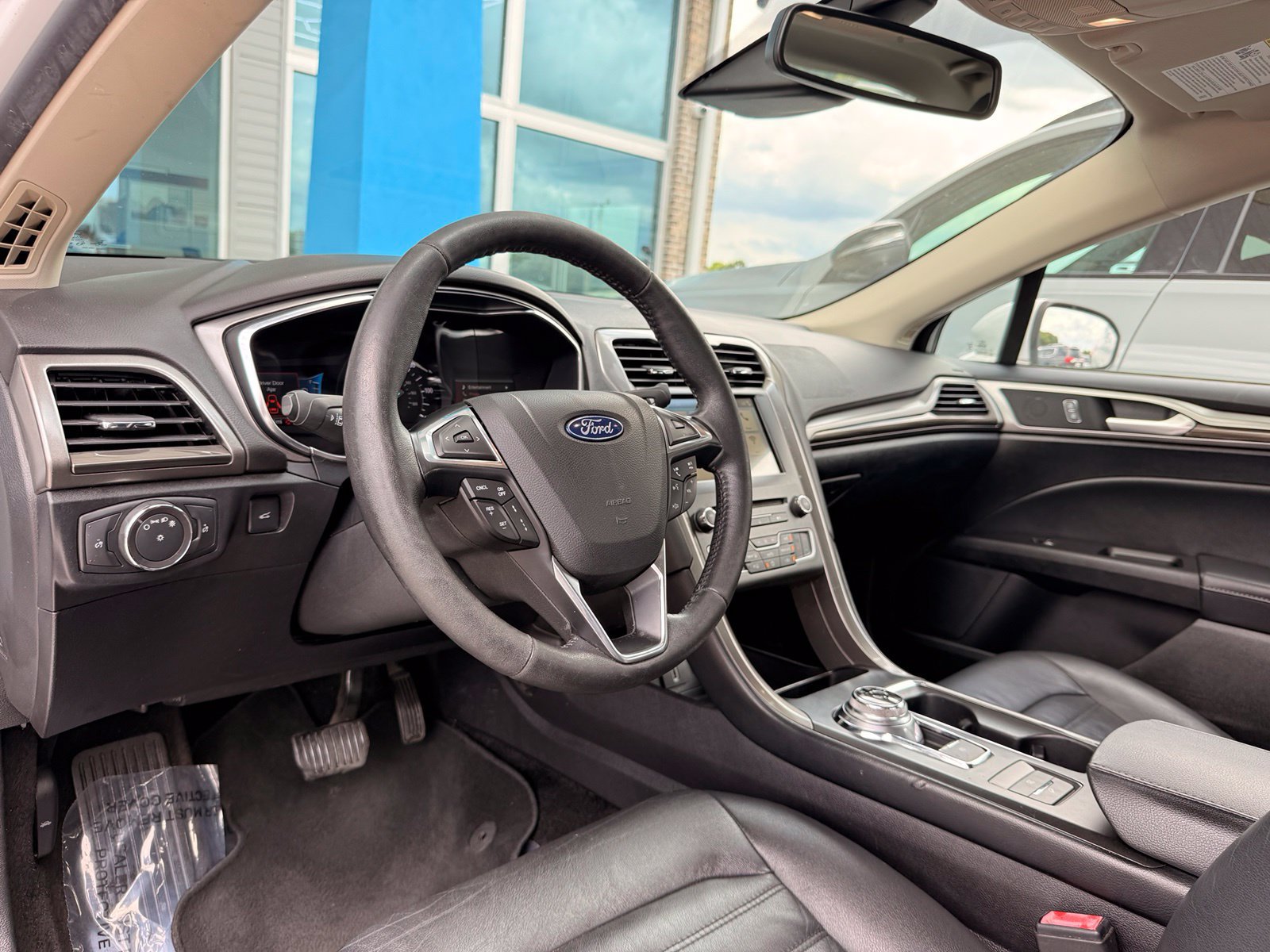 Used 2018 Ford Fusion SE w/ Equipment Group 602A FWD image 15
