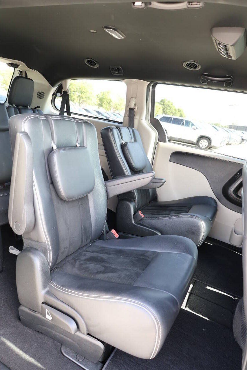 Used 2017 Dodge Grand Caravan SXT FWD image 16