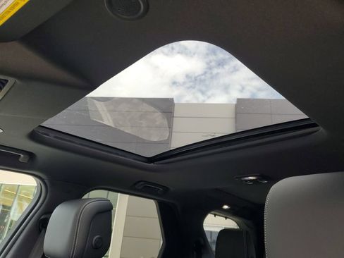 New 2025 Land Rover Discovery S AWD/4WD image 28