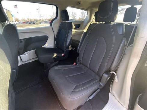 Used 2024 Chrysler Voyager LX image 25