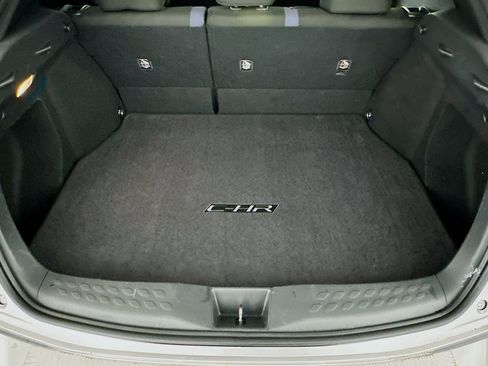 Used 2020 Toyota C-HR XLE FWD image 31