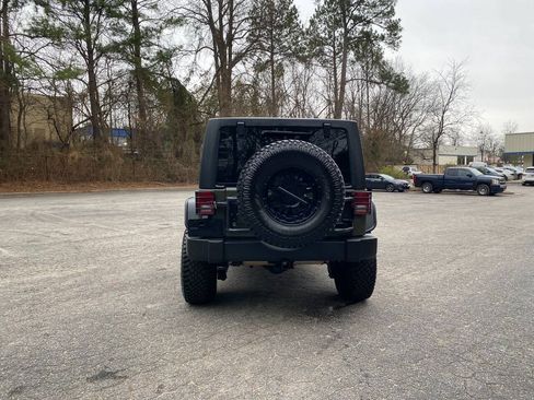 Used 2015 Jeep Wrangler Unlimited Rubicon w/ Connectivity Group AWD/4WD image 6