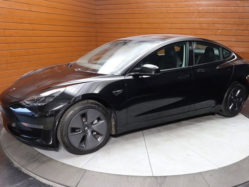 Used 2023 Tesla Model 3 Standard Range image 6