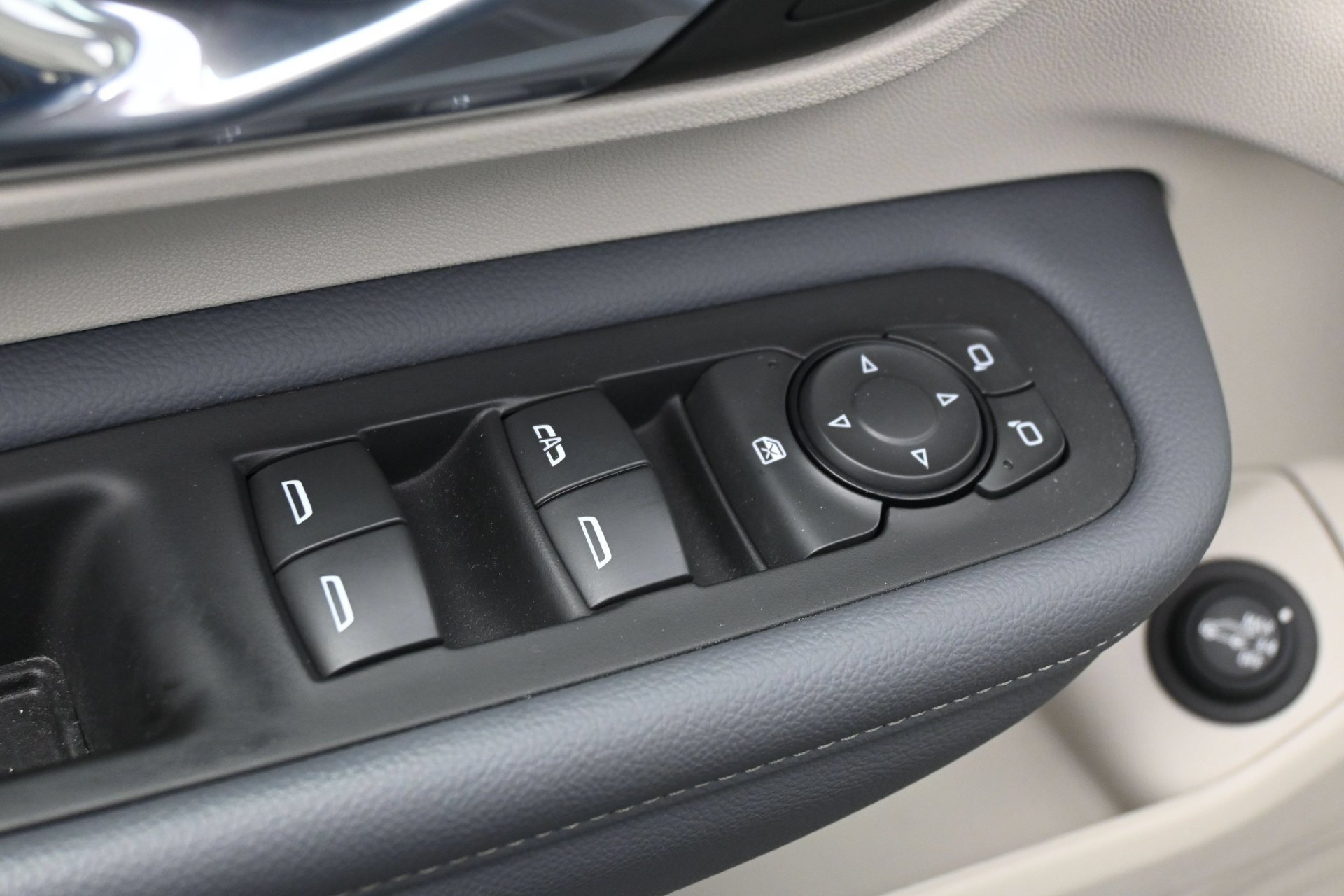 Used 2024 GMC Terrain Denali w/ Denali Premium Package AWD/4WD image 19
