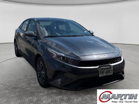 Used 2024 Kia Forte LXS FWD image 3