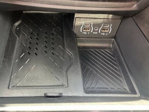 Used 2025 Chrysler Pacifica Limited FWD image 25