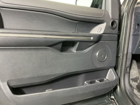 Used 2022 Ford Expedition XLT image 18