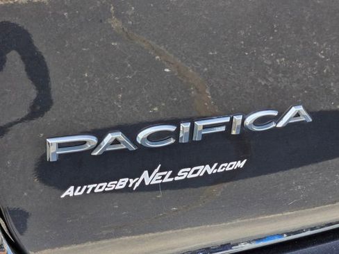 Used 2023 Chrysler Pacifica Touring-L FWD image 15