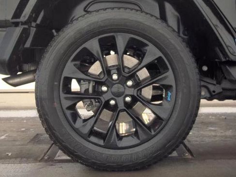 Used 2022 Jeep Wrangler Unlimited Sahara w/ Cold Weather Group image 17