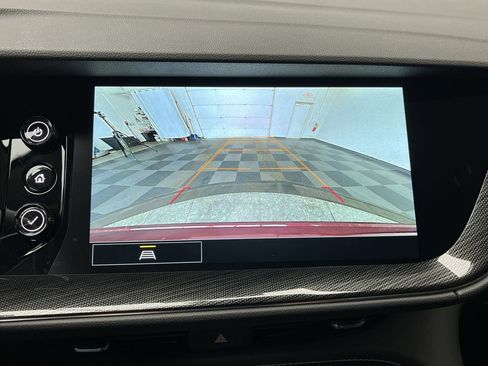 Certified 2023 Buick Envision Essence image 5